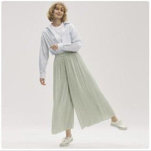 Uniqlo Women's pleated wide leg pants mint NEVER WORN